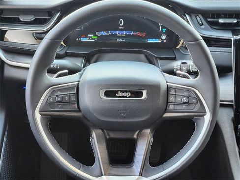 Used 2023 Jeep Grand Cherokee 4WD 4xe image 28