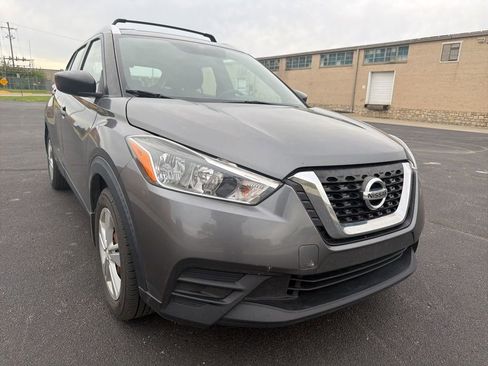 Used 2018 Nissan Kicks S w/ Exterior Package FWD image 3