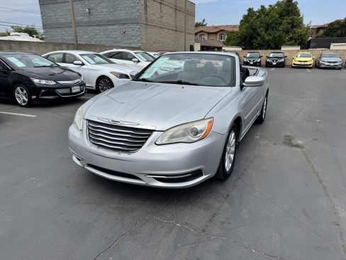 Used 2011 Chrysler 200 Touring FWD image 12