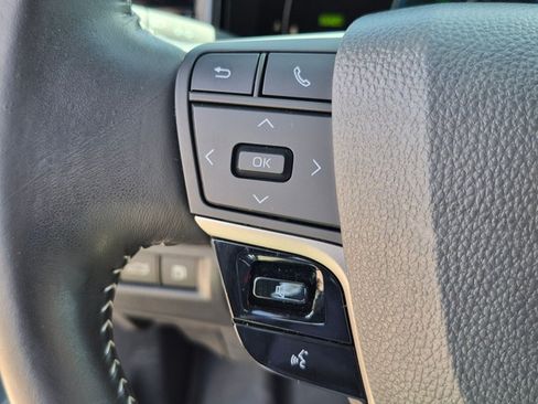 Used 2025 Toyota Camry SE w/ Convenience Package FWD image 13