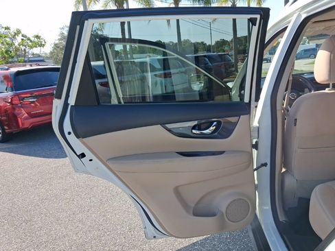 Used 2018 Nissan Rogue SV FWD image 24