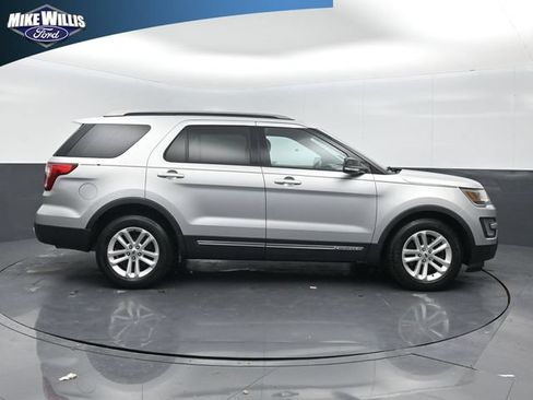 Used 2017 Ford Explorer XLT w/ Equipment Group 202A FWD image 8
