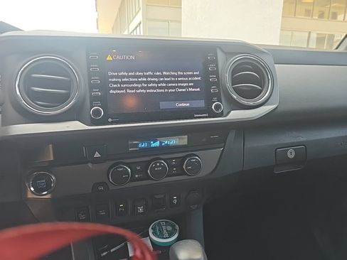 Used 2022 Toyota Tacoma TRD Sport w/ Technology Package RWD image 10