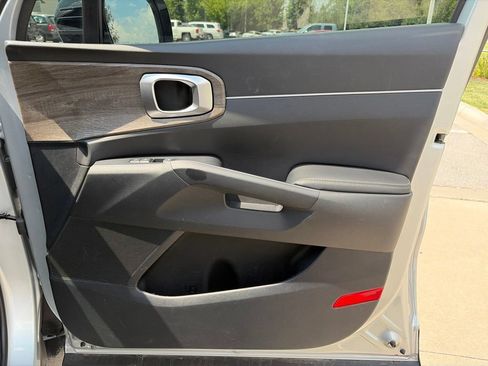 Used 2022 Kia Sorento EX w/ Panoramic Sunroof Package FWD image 27