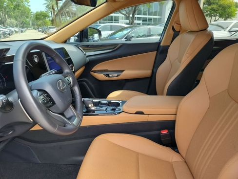 Used 2025 Lexus NX 250 FWD w/ Towing Package (2000 Lbs) image 19