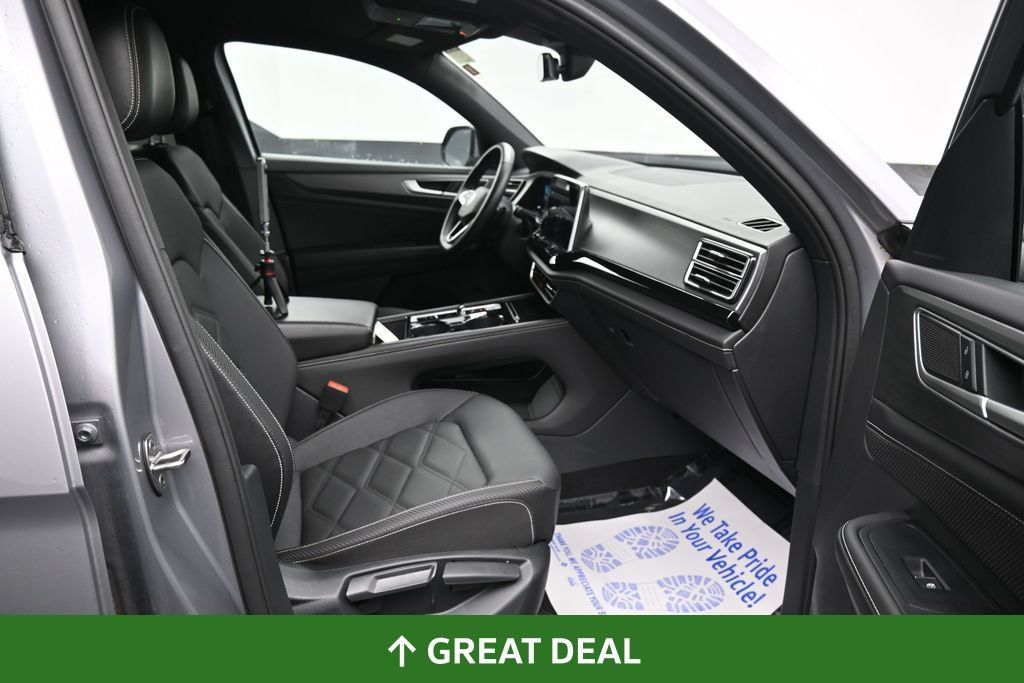 Used 2025 Volkswagen Atlas Cross Sport SE FWD image 22