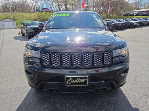 Certified 2022 Jeep Grand Cherokee Laredo X AWD/4WD image 9