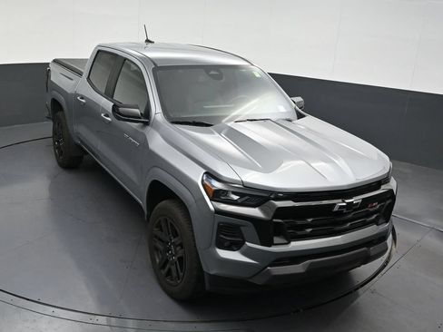 Used 2025 Chevrolet Colorado Z71 w/ Technology Package AWD/4WD image 22
