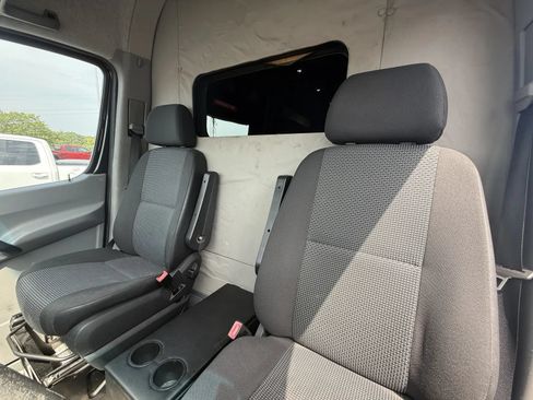 Used 2011 Mercedes-Benz Sprinter 2500 image 9