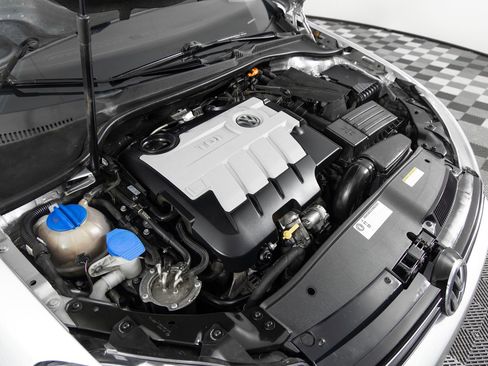 Used 2014 Volkswagen Jetta TDI image 40