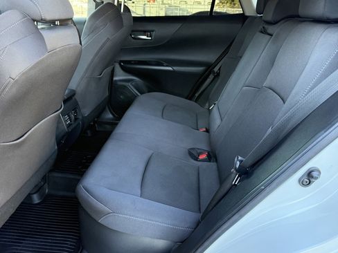 Certified 2021 Toyota Venza LE w/ Carpet Mat Package (TMS) image 31