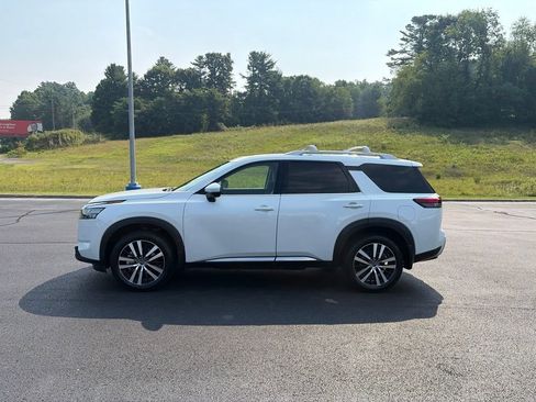 Used 2025 Nissan Pathfinder Platinum w/ Cargo Package AWD/4WD image 5
