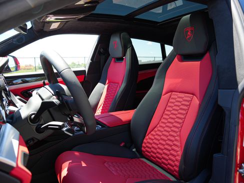 Used 2019 Lamborghini Urus AWD/4WD image 16