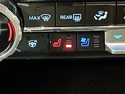 Used 2021 Ford F150 Platinum w/ FX4 Off-Road Package image 21