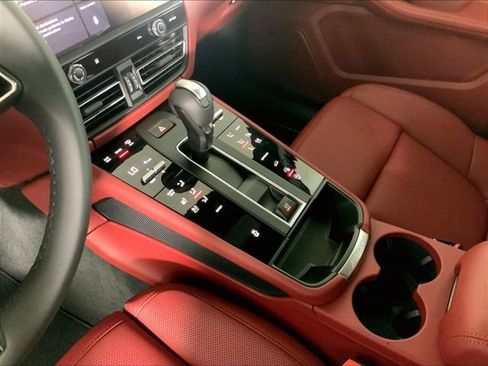 New 2026 Porsche Macan AWD/4WD image 14