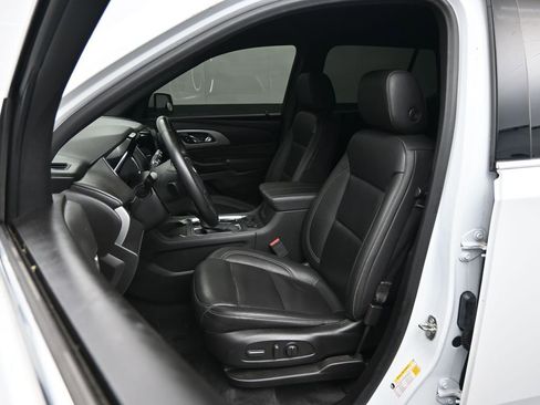 Used 2023 Chevrolet Traverse LT image 24