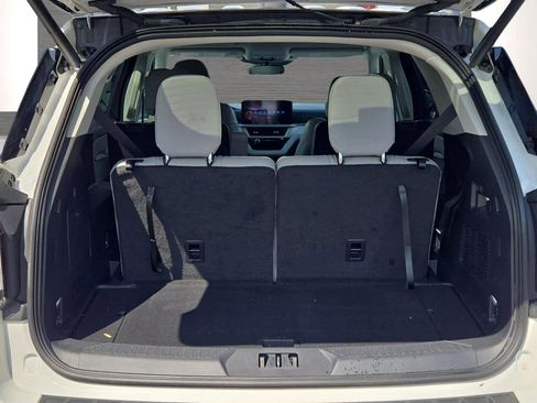 Used 2025 Ford Explorer Active w/ Active Comfort Package RWD image 12