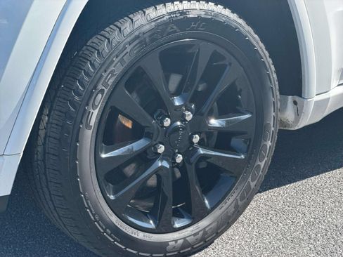 Used 2019 Jeep Grand Cherokee Altitude AWD/4WD image 7