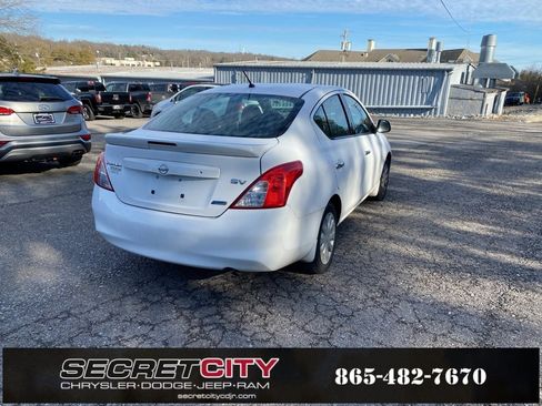 Used 2014 Nissan Versa SV image 5