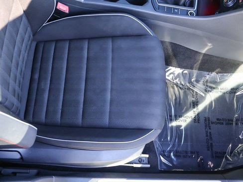 Used 2019 Volkswagen Jetta GLI FWD image 29