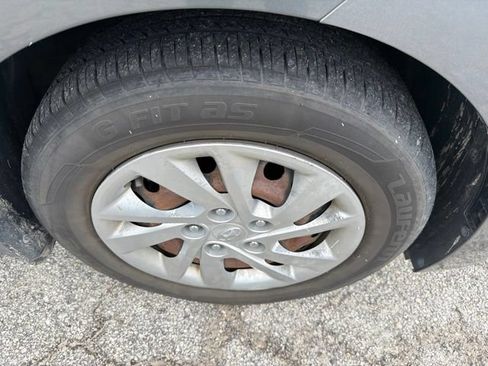 Used 2018 Hyundai Elantra SE FWD image 13