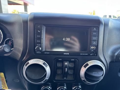 Used 2013 Jeep Wrangler Unlimited Sahara w/ Dual Top Group AWD/4WD image 18