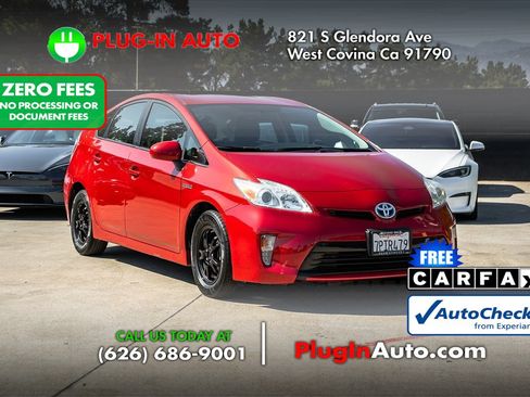 Used 2015 Toyota Prius Two w/ Preferred Accessory Package FWD image 3