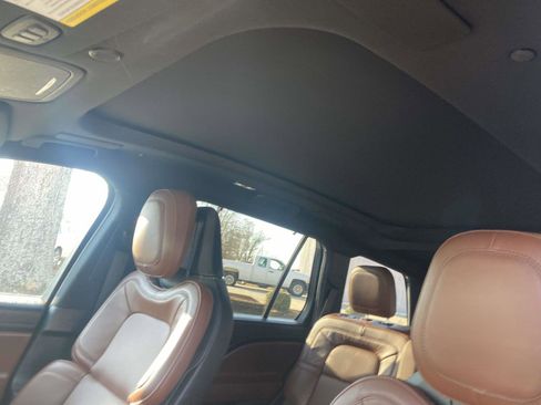 Certified 2025 Lincoln Aviator Reserve w/ Equipment Group 201A image 23