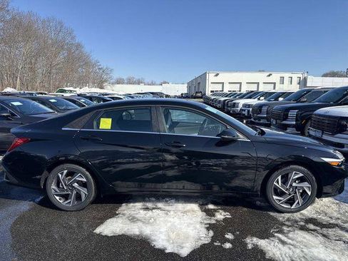 New 2026 Hyundai Elantra Limited image 2
