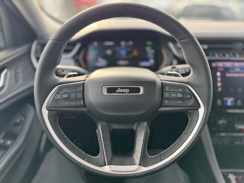 Used 2023 Jeep Grand Cherokee 4WD 4xe image 6