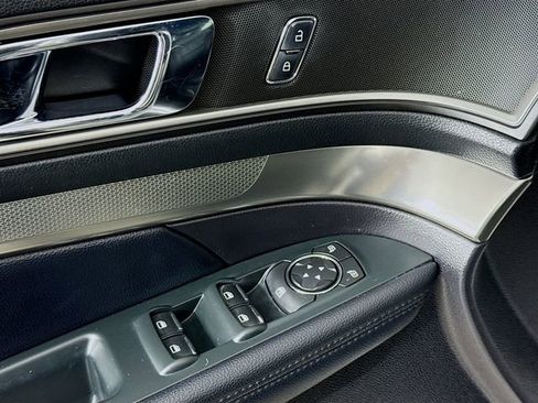 Certified 2018 Ford Explorer XLT w/ Equipment Group 202A image 18