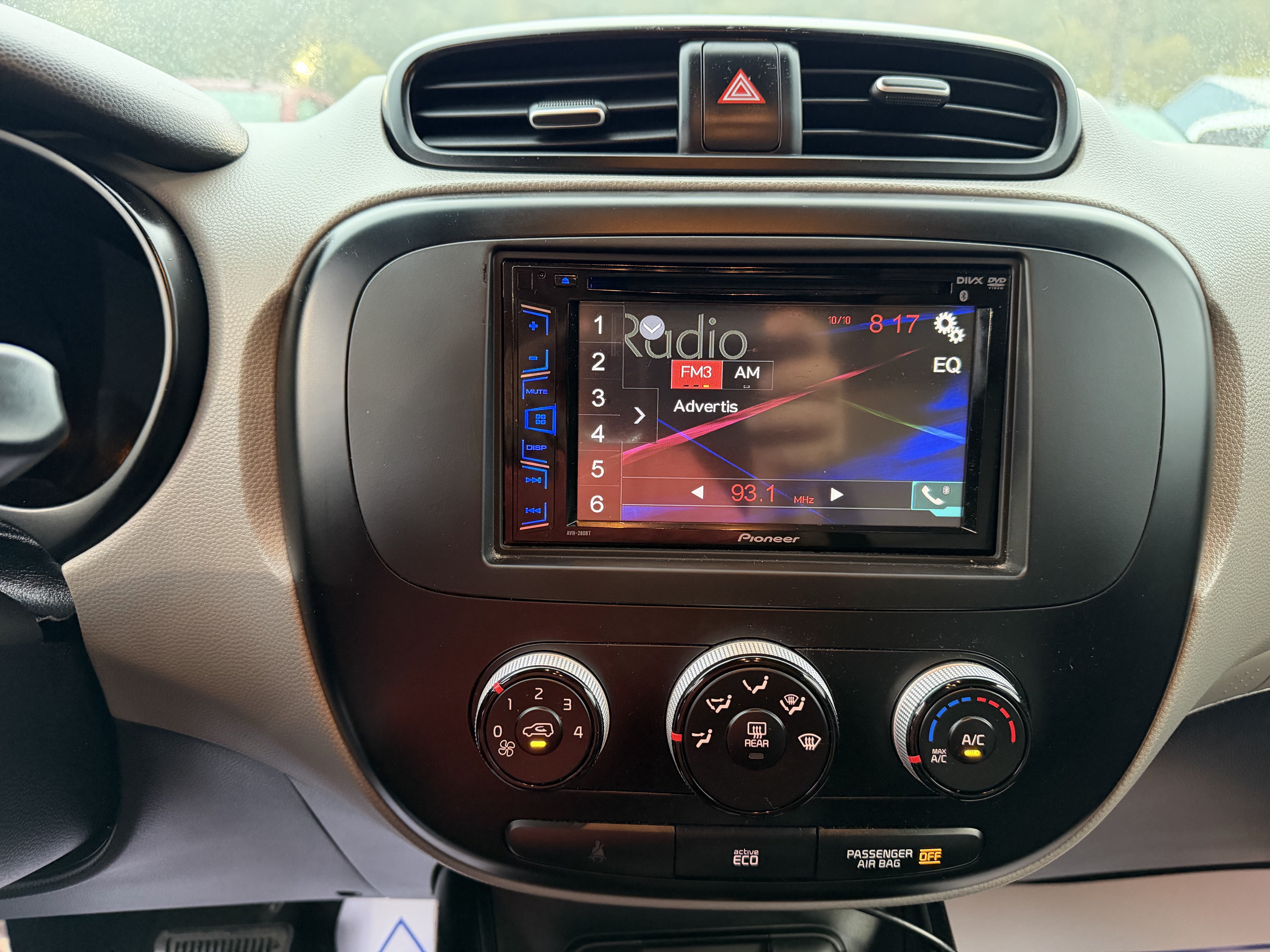Used 2016 Kia Soul + FWD image 14