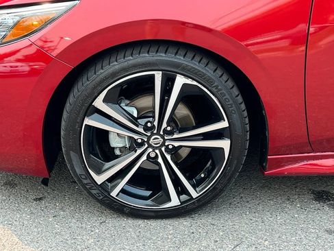 Certified 2021 Nissan Sentra SR FWD image 10