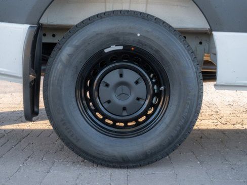 New 2025 Mercedes-Benz Sprinter 2500 image 8