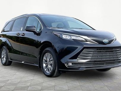 Used 2025 Toyota Sienna XLE