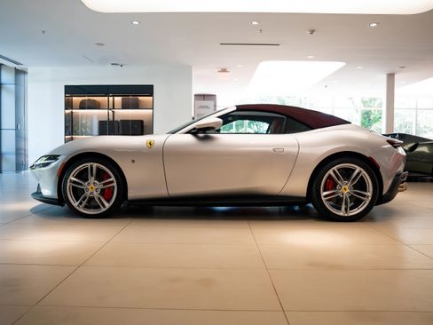Used 2024 Ferrari Roma Spider image 33