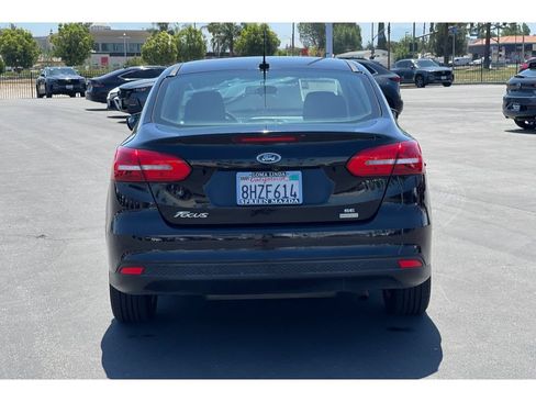 Used 2018 Ford Focus SE FWD image 5