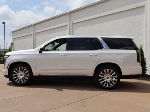 Certified 2025 Cadillac Escalade Premium Luxury Platinum image 2