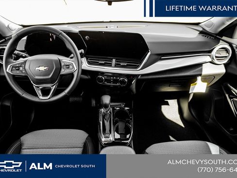 New 2025 Chevrolet Trax LT w/ Sunroof Package FWD image 27