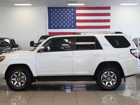 Used 2018 Toyota 4Runner TRD Off-Road Premium AWD/4WD image 4