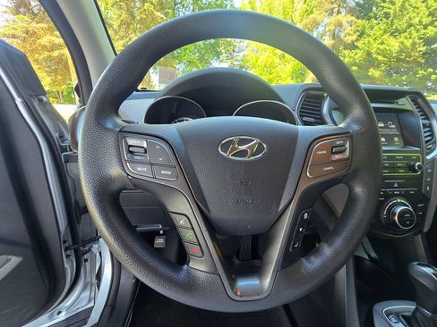 Used 2018 Hyundai Santa Fe SE FWD image 29