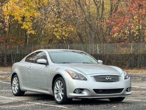 Used 2012 INFINITI G37 x w/ Premium Pkg image 3