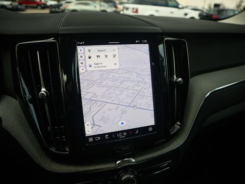 Used 2025 Volvo XC60 B5 Plus image 25