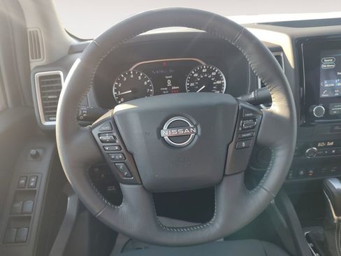 Used 2024 Nissan Frontier SV w/ SV Convenience Package RWD image 12