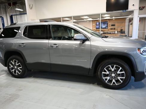 Used 2023 GMC Acadia SLE w/ Driver Convenience Package image 4