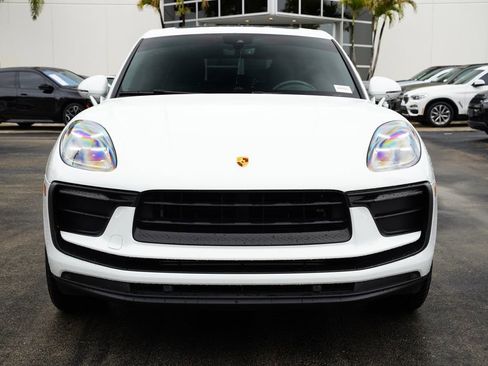 Used 2022 Porsche Macan AWD/4WD image 2