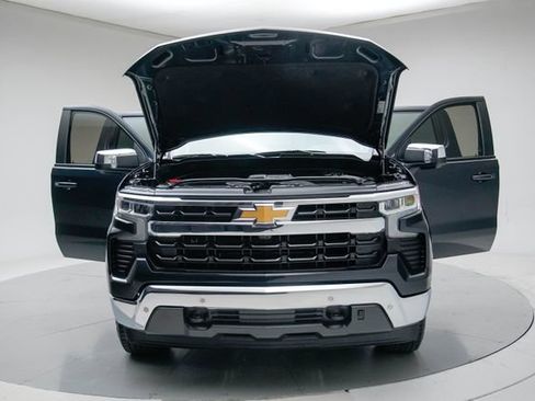 Used 2024 Chevrolet Silverado 1500 LT w/ Z71 Off-Road Package AWD/4WD image 17