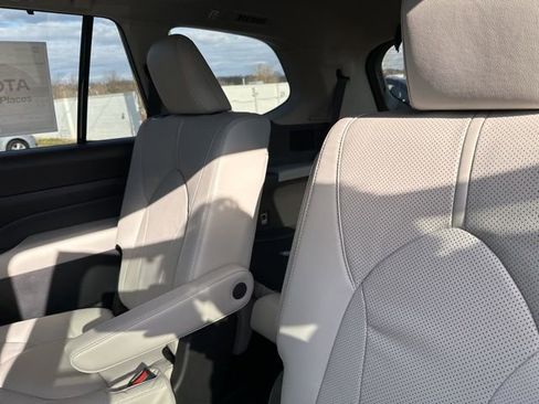 New 2026 Toyota Grand Highlander Limited image 11
