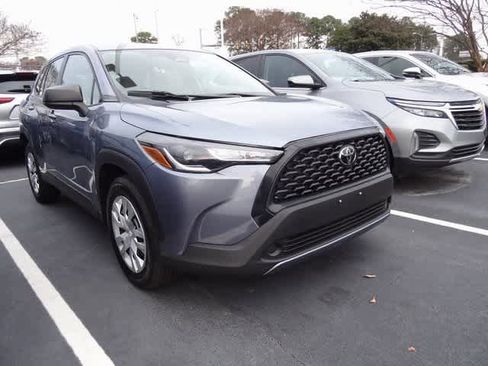 Used 2023 Toyota Corolla Cross L image 3