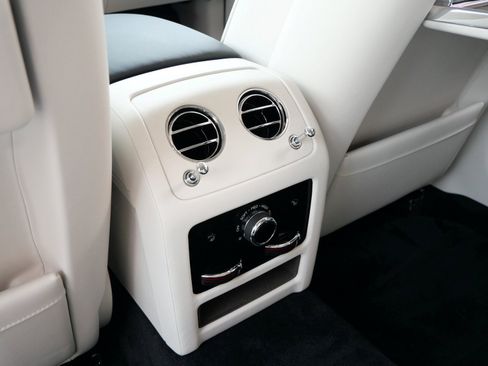 Used 2024 Rolls-Royce Ghost image 27